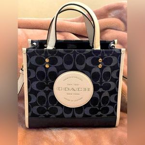 Coach Dempsey Tote 22 in Signature Jacquard with Coach Patch